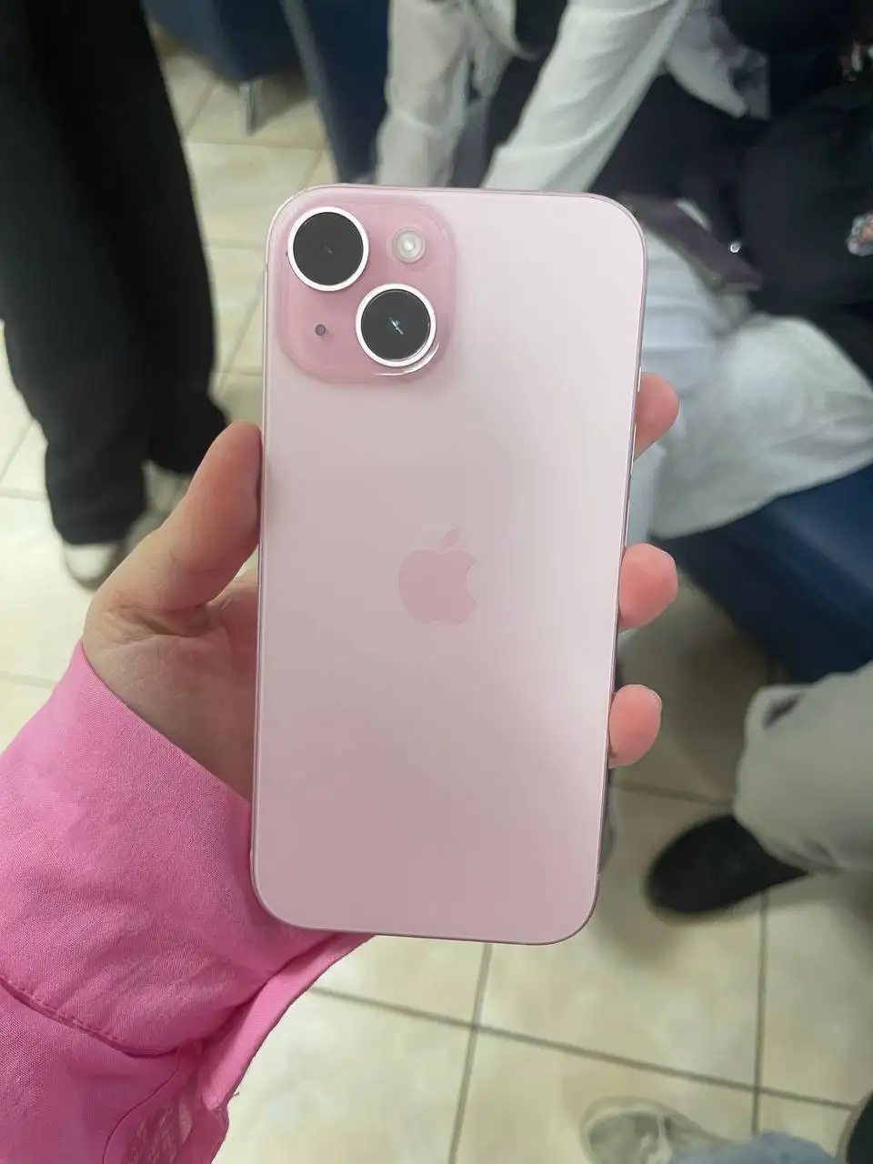 iPhone 15 dual-sim 128gb с коцками по бокам - телефон (Электроника) в Тюмень