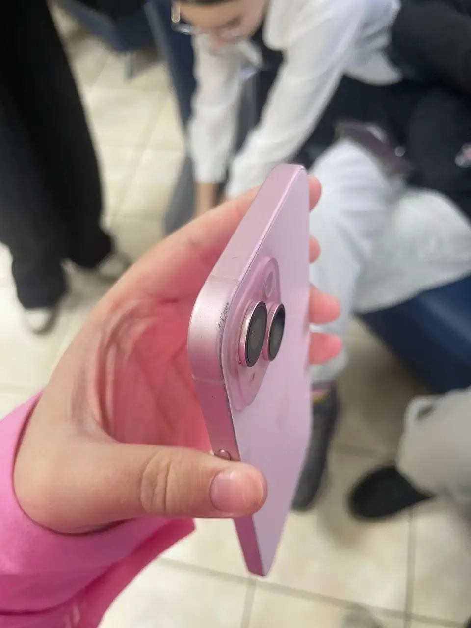 iPhone 15 dual-sim 128gb с коцками по бокам - телефон (Электроника) в Тюмень