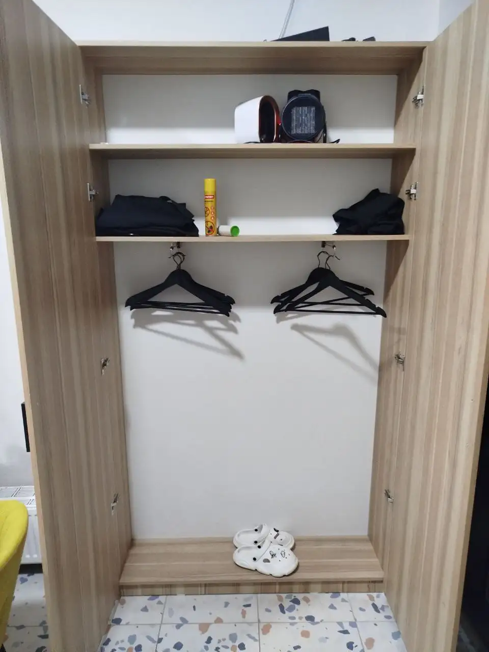 Продажа мебели: шкафы, тумба, стулья - Мебель (Барахолка) в Тюмень