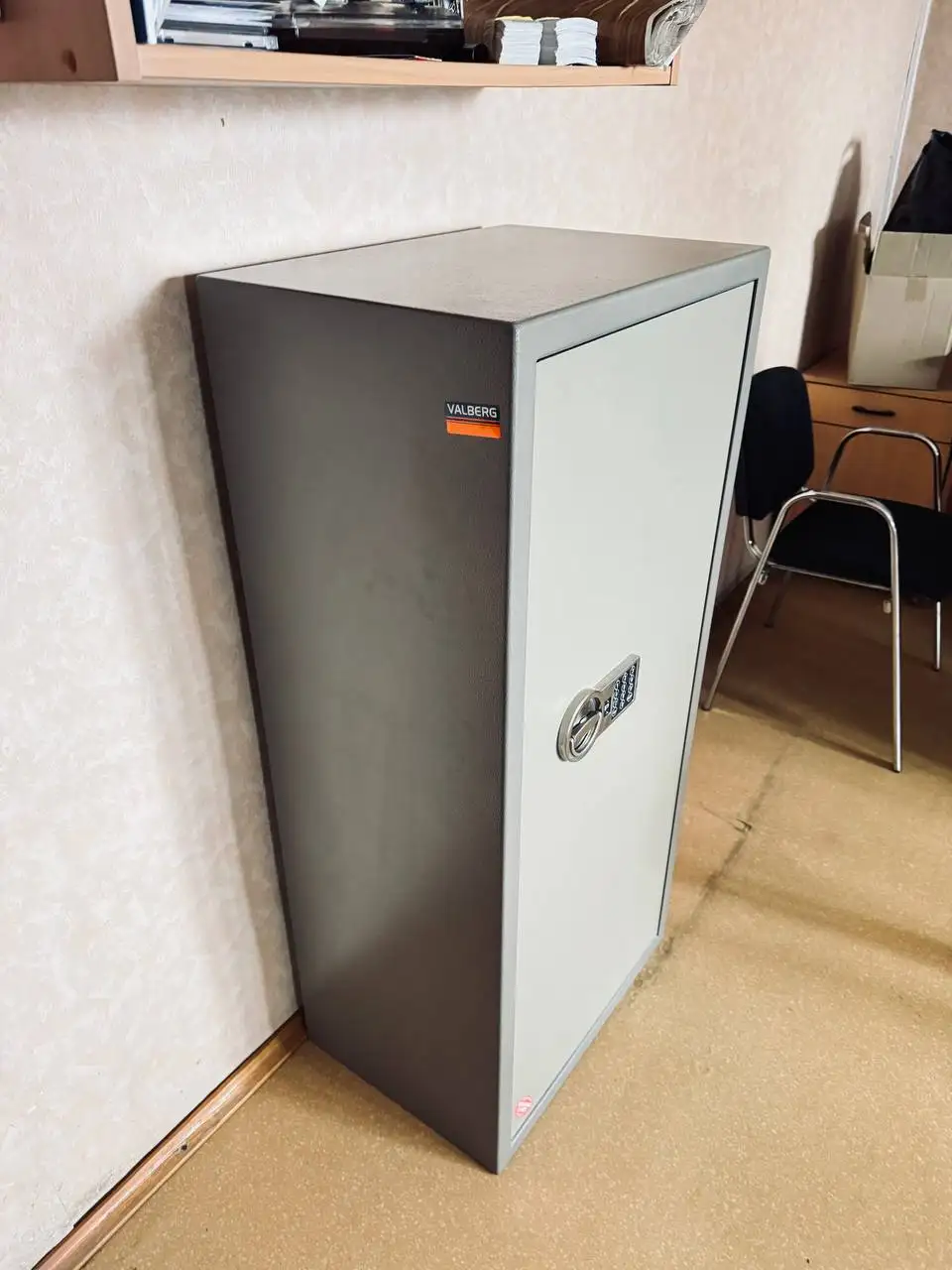 Продам сейф для документов в Тюмени - Барахолка в Тюмень