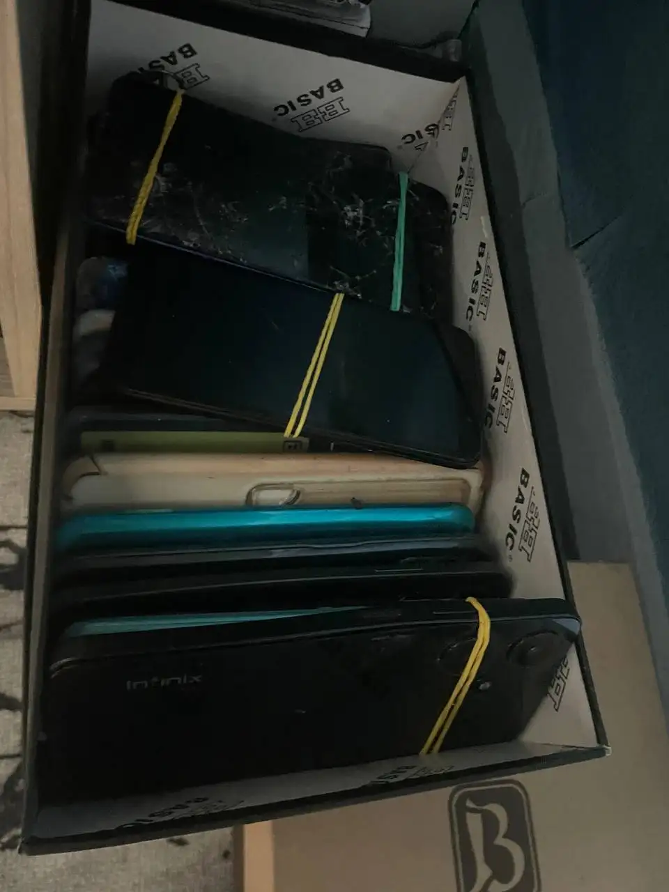 Продажа телефонов на запчасти или под восстановление - Запчасти (Электроника) в Тюмень