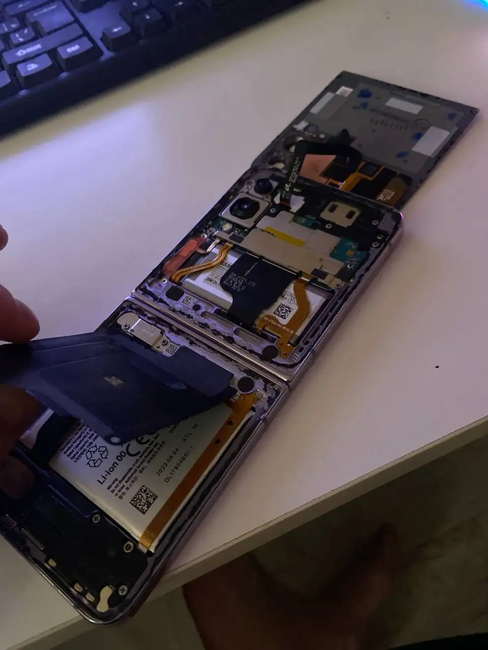 Samsung Z Flip 3 с повреждённым дисплеем - Смартфоны и телефоны (Электроника) в Тюмень