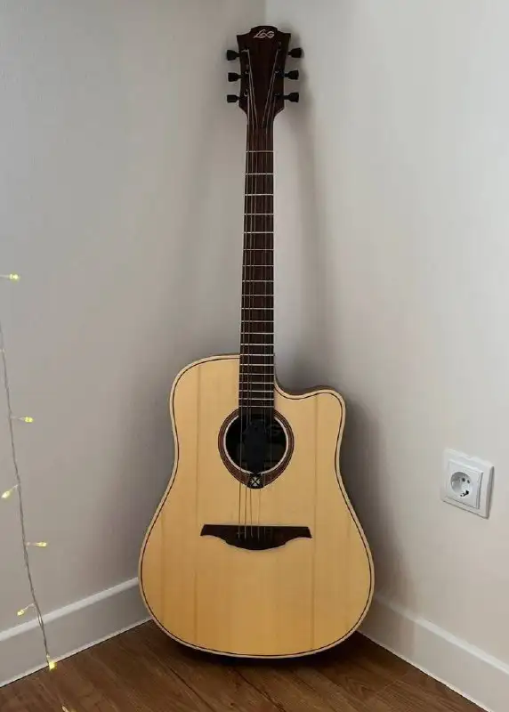 Продажа гитары LAG T70DC в идеальном состоянии - Музыкальные инструменты (Хобби и отдых) в Тюмень