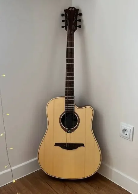 Продажа гитары LAG T70DC в идеальном состоянии - Куклы и аксессуары в Тюмень