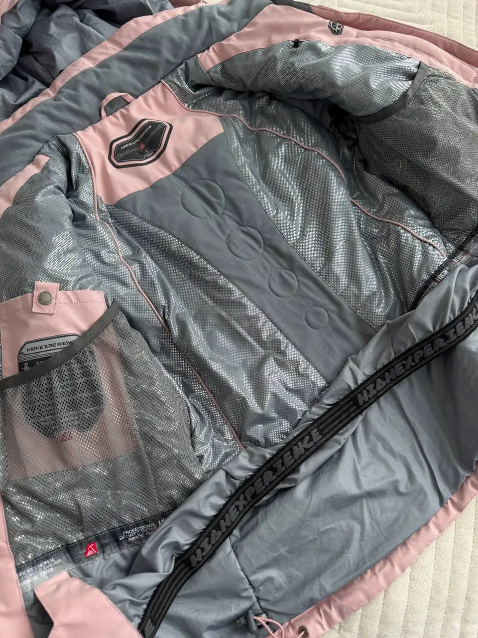 Женская горнолыжная зимняя куртка - Верхняя одежда (Одежда) в Тюмень