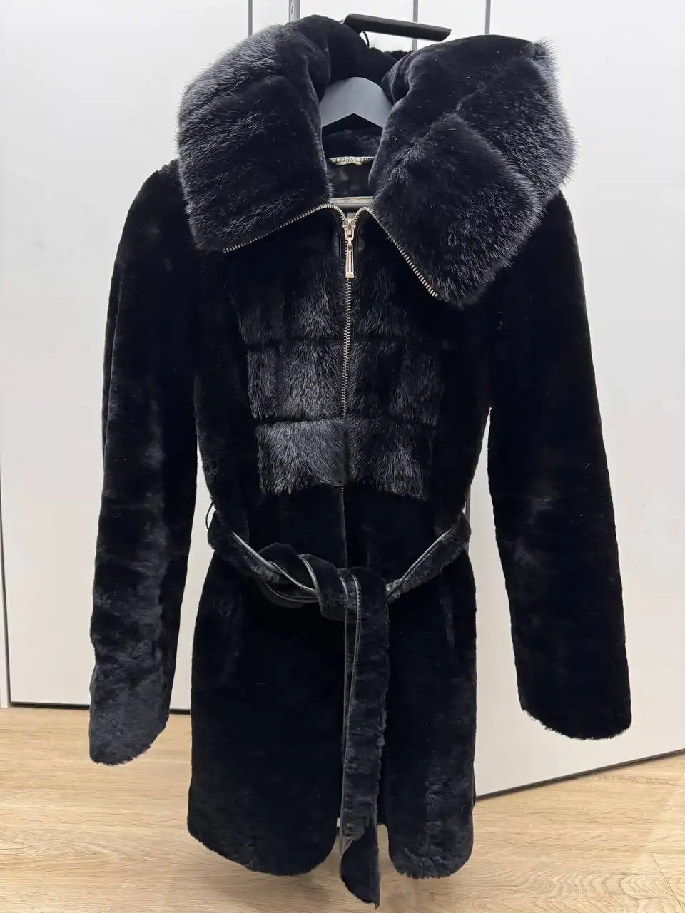 Шуба мутон с норкой - Верхняя одежда (Одежда) в Тюмень