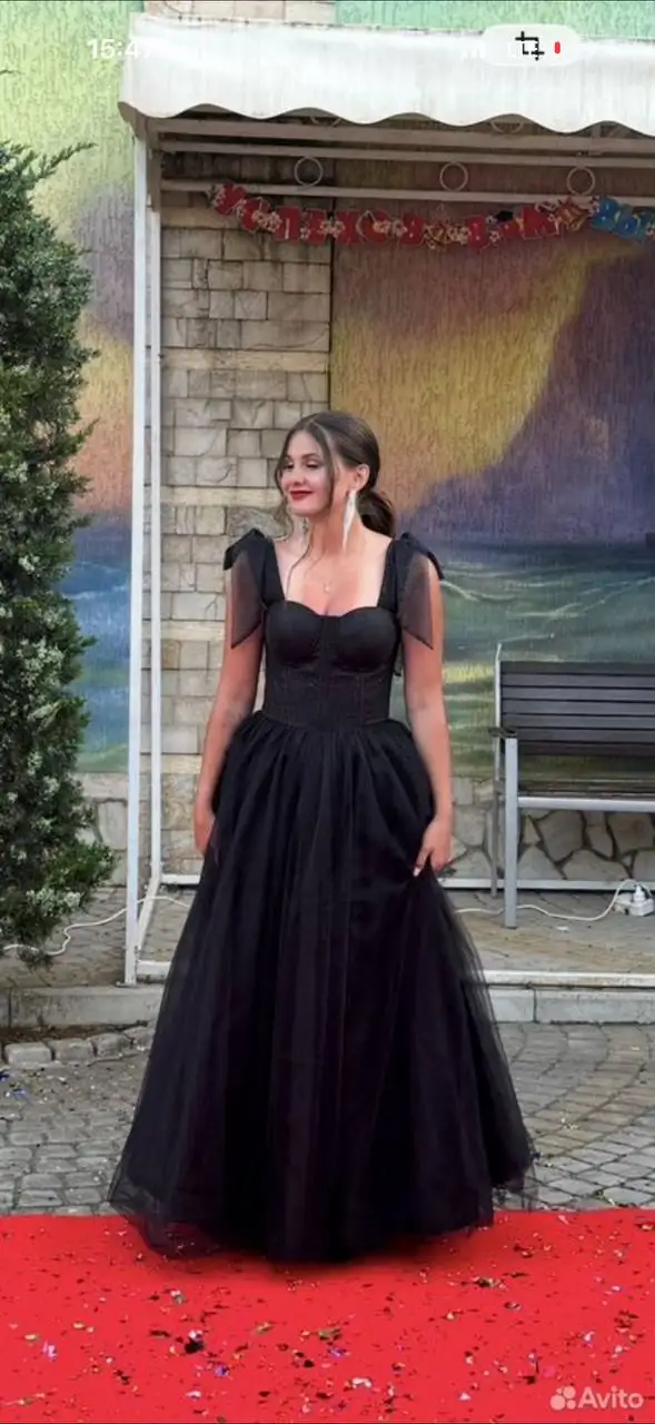 Продам два платья: одно новое, второе выпускное - Женская одежда (Одежда) в Тюмень