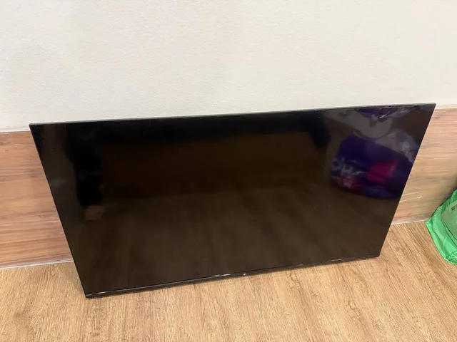 Телевизор на запчасти с разбитым экраном - Связь и радиооборудование в Тюмень