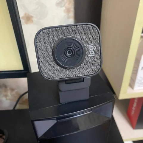 Продажа Logitech Streamcam в идеальном состоянии - Наушники в Тюмень