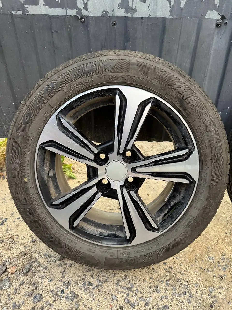 Продам комплект 185х60 R15 - Шины и диски (Запчасти) в Тюмень