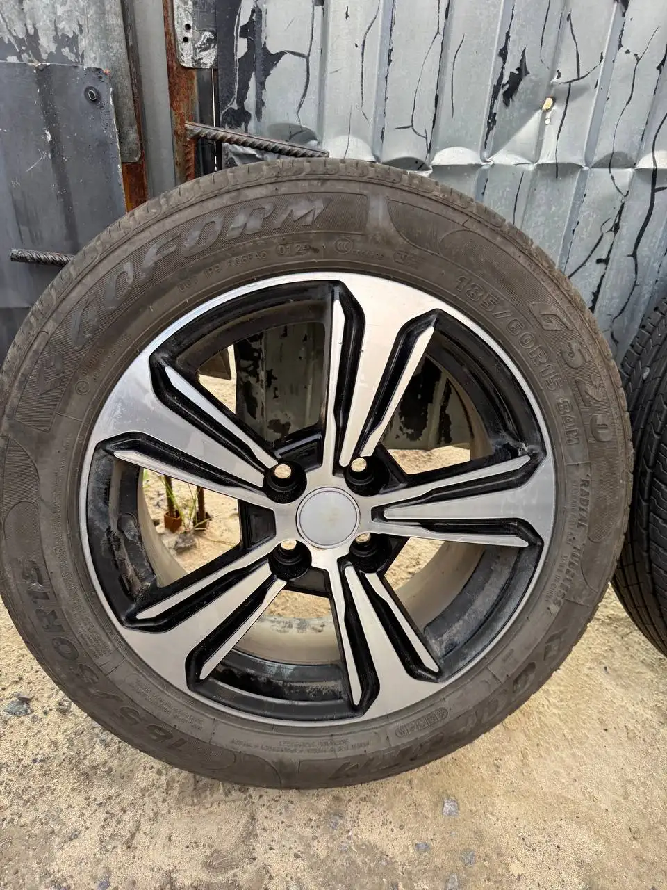 Продам комплект 185х60 R15 - Шины и диски (Запчасти) в Тюмень