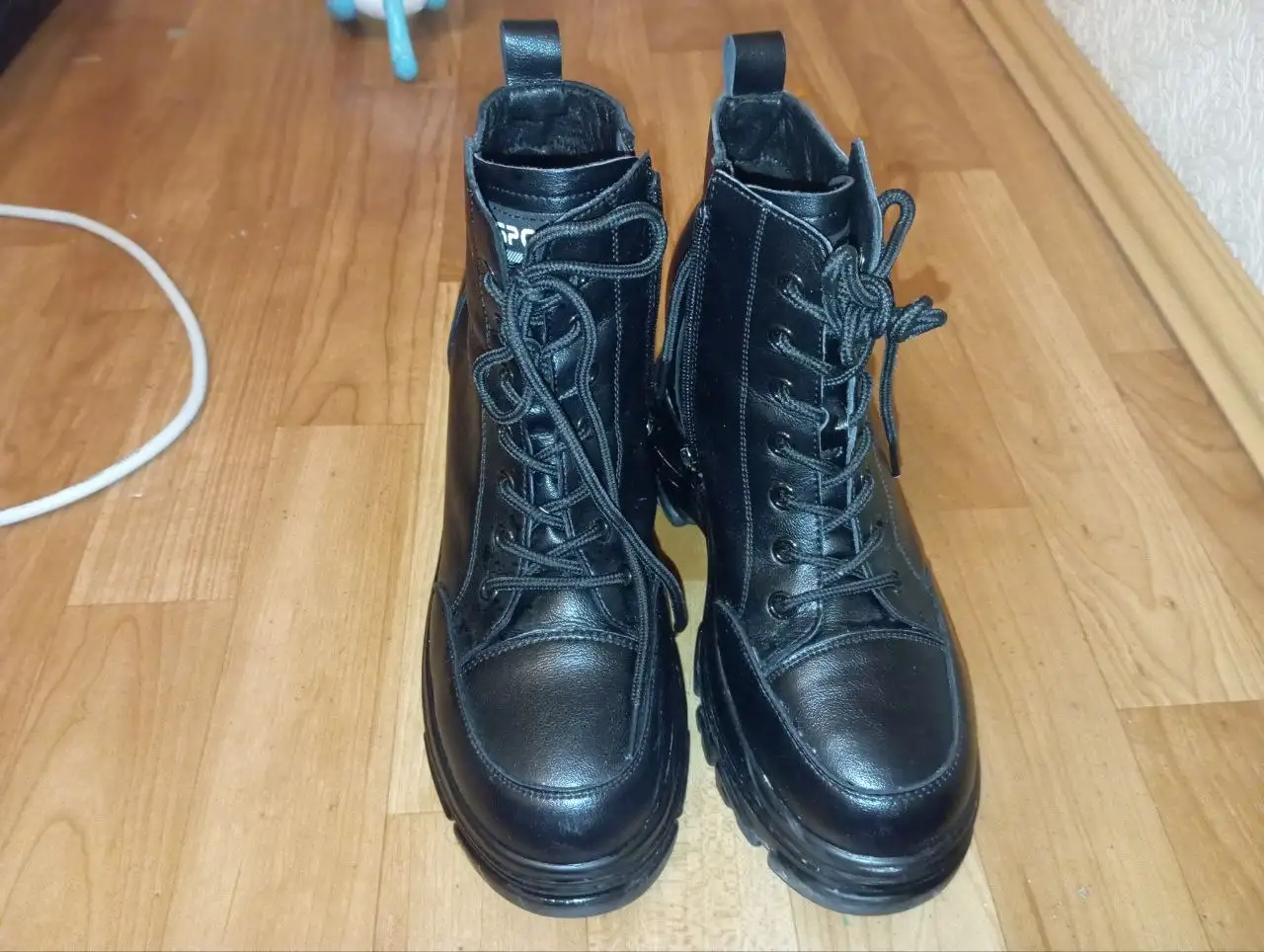 Демисезонные ботинки размер 40 с платформой - Обувь (Одежда) в Тюмень