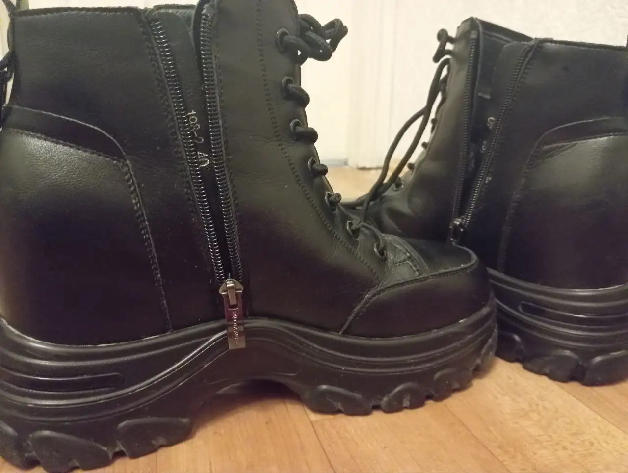 Демисезонные ботинки размер 40 с платформой - Обувь (Одежда) в Тюмень