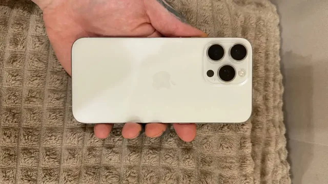 Продажа iPhone 15 Pro Max 256 ГБ в Тюмени - Наушники в Тюмень