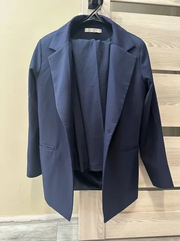 Продам женский офисный костюм - Обувь и аксессуары в Тюмень