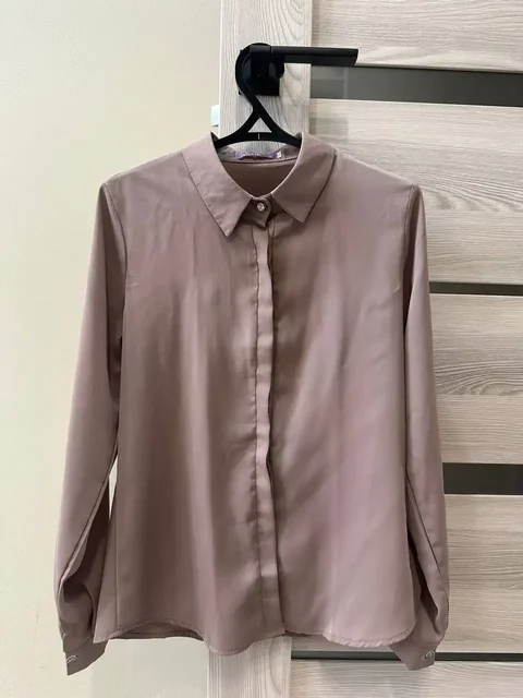 Продажа рубашек и блузок разных цветов и размеров - Обувь и аксессуары в Тюмень