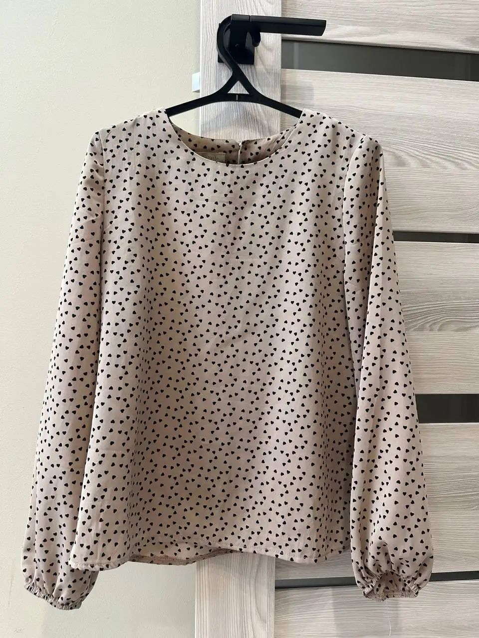 Продажа рубашек и блузок разных цветов и размеров - Верхняя одежда (Одежда) в Тюмень