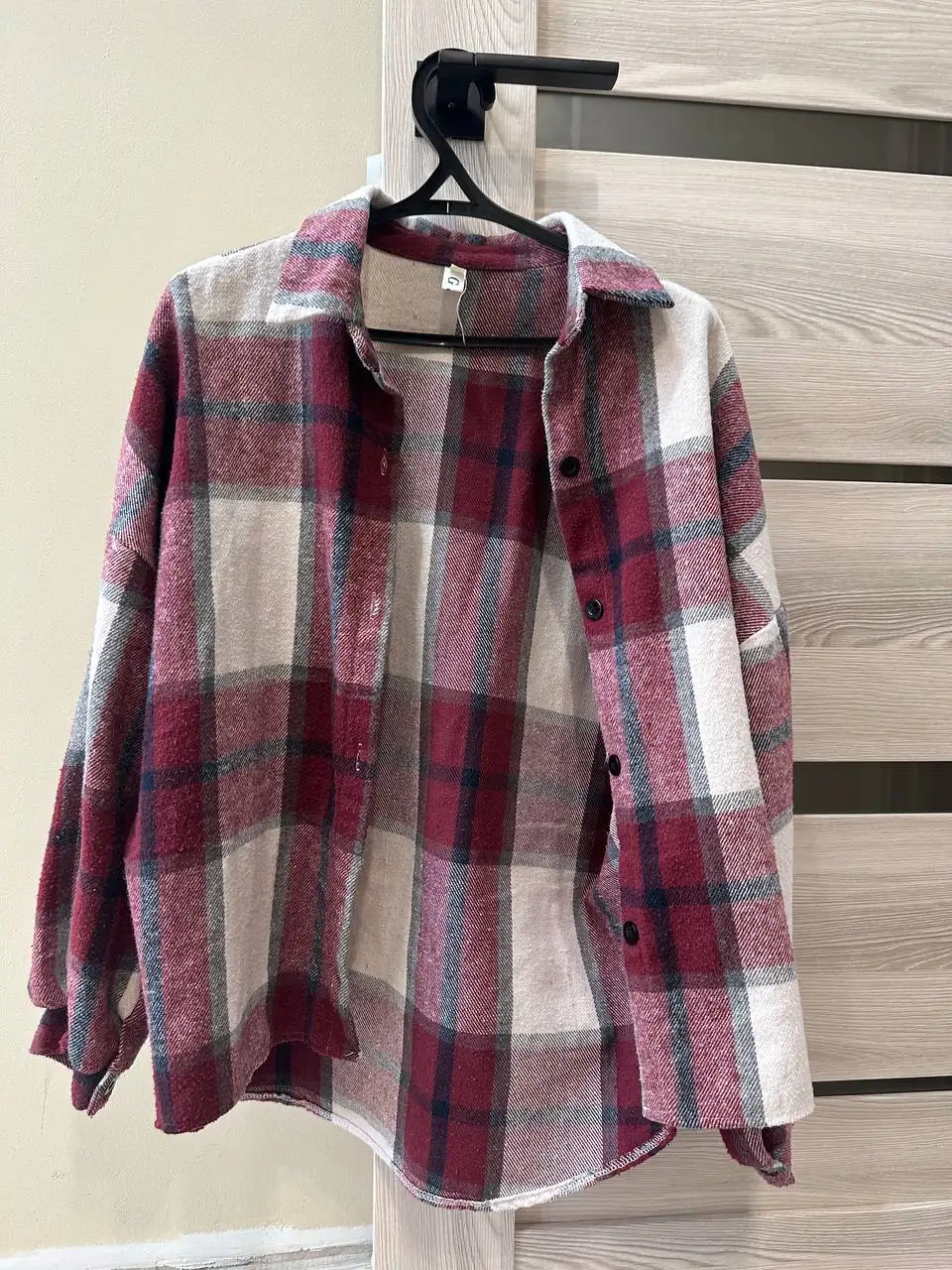 Продажа рубашек и блузок разных цветов и размеров - Верхняя одежда (Одежда) в Тюмень