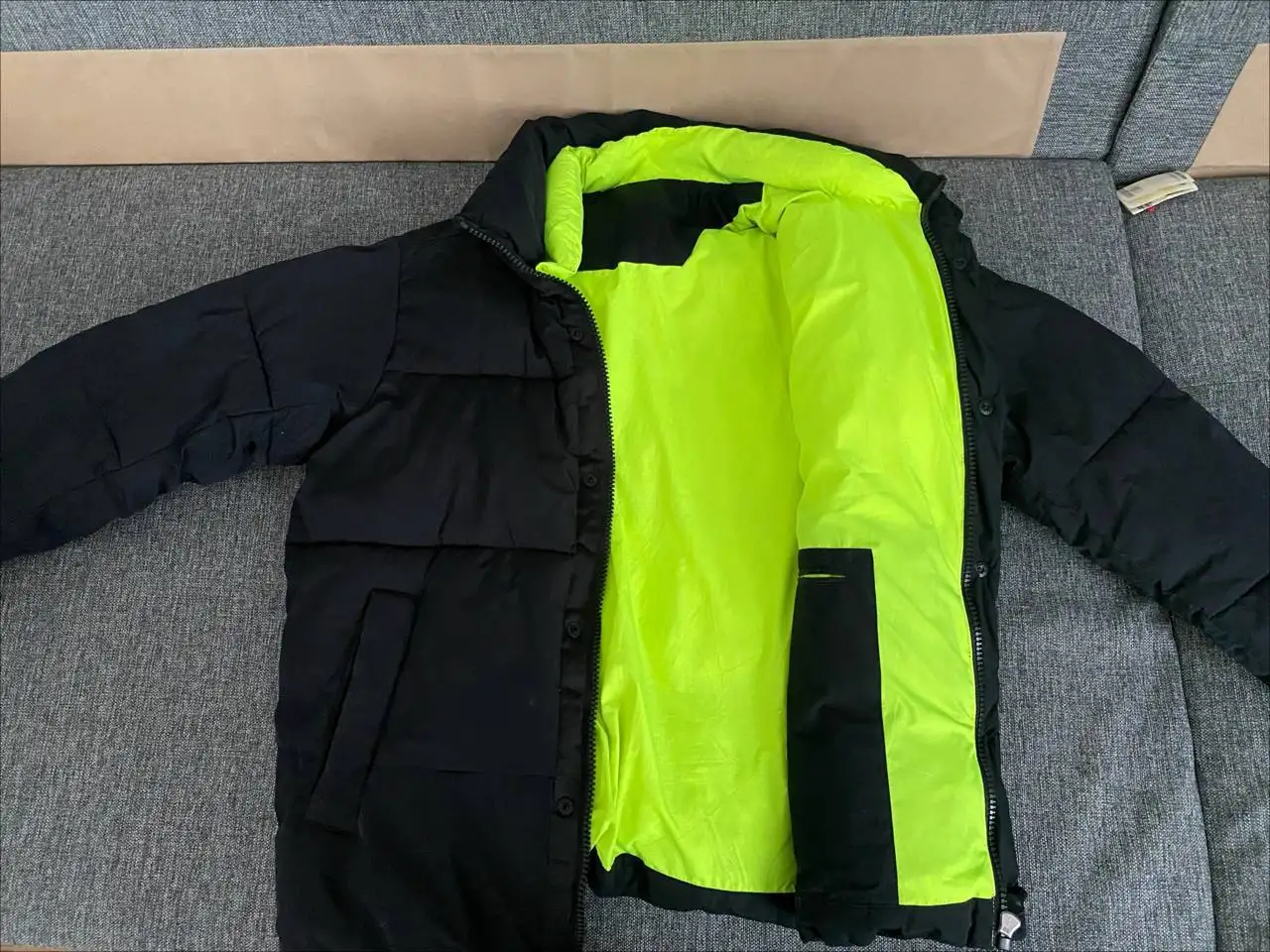 Свитшоты, куртки и брюки в Тюмени - Верхняя одежда (Одежда) в Тюмень