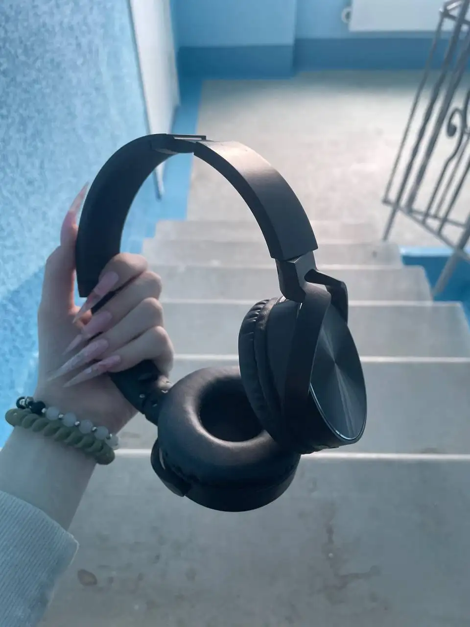 Беспроводные наушники в идеальном состоянии - Наушники (Электроника) в Тюмень