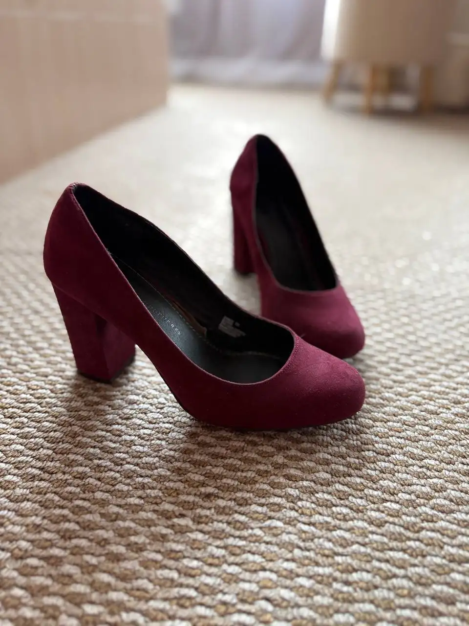 Вещи пакетом: ботинки, кофта, кроссовки, туфли 38 размер - Обувь и верхняя одежда (Одежда) в Тюмень