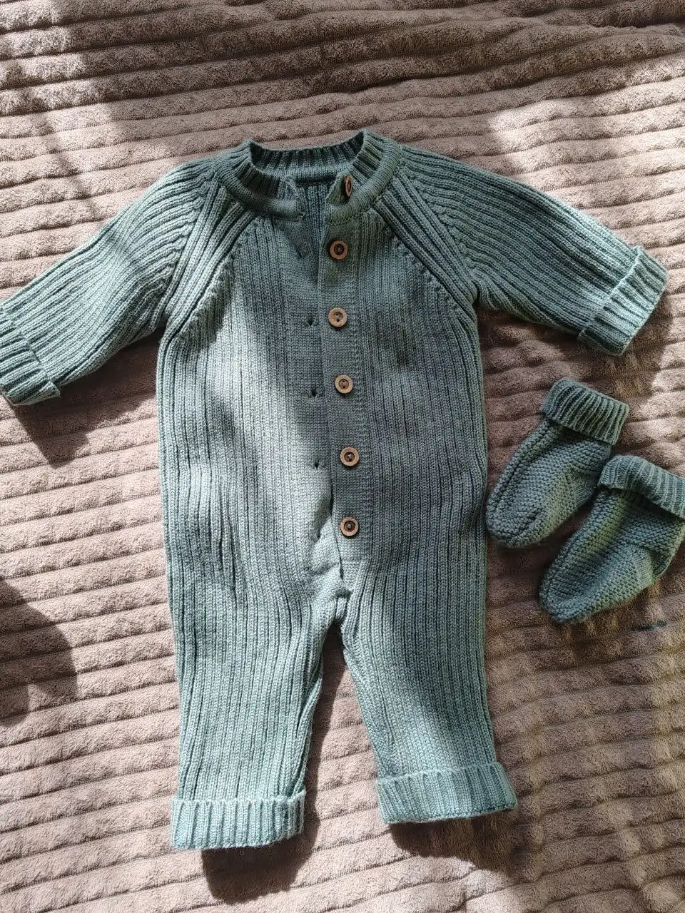 Продажа детских комбинезонов разных цветов - Одежда (Товары для детей) в Тюмень