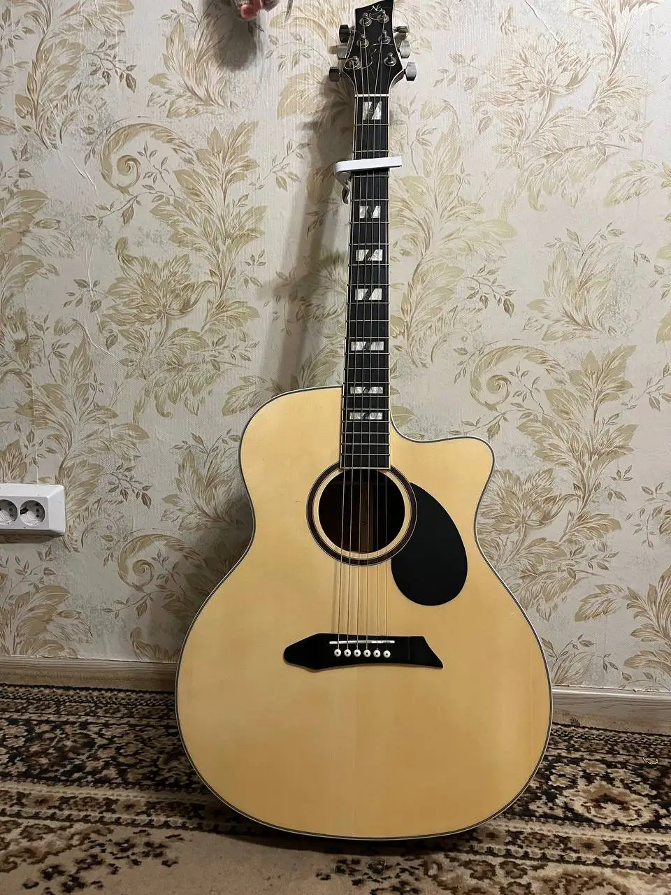 Акустическая гитара NG в отличном состоянии - Музыкальные инструменты (Хобби и отдых) в Тюмень