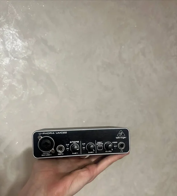 Продажа гитарного комбоусилителя Yamaha GA 15 II и аудиокарты Behringer umc22 - Музыкальное оборудование в Тюмень