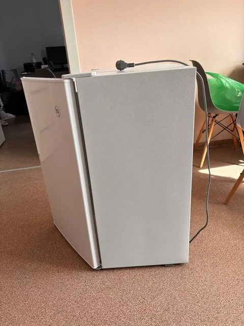 Холодильник Hi - полтора года использования - Дрова в Тюмень