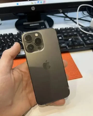 Смартфон iPhone 13 Pro с дефектами экрана и задней крышки - Умные часы в Тюмень