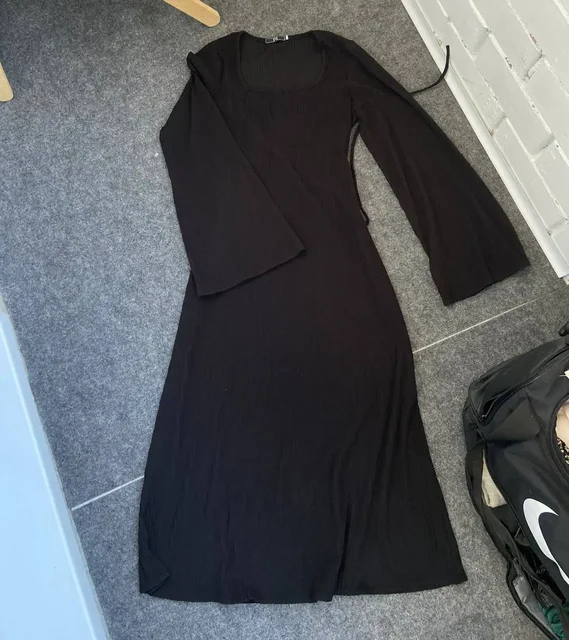 Продам платье на завязках, новое, размер 48 - Шорты в Тюмень