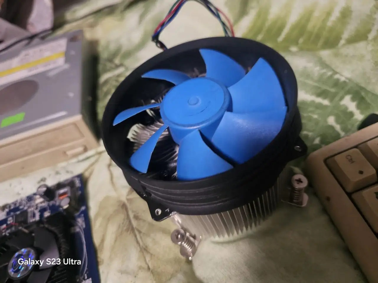 Отдам товары с фото за 2000 рублей - Барахолка в Тюмень