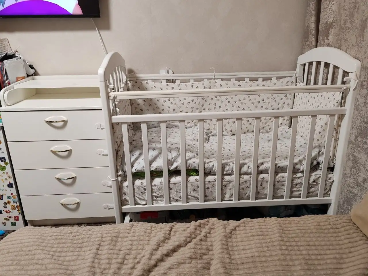 Кроватка и пеленальный комод - Товары для детей в Тюмень