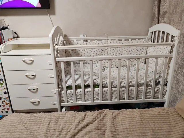 Кроватка и пеленальный комод - Товары для детей в Тюмень