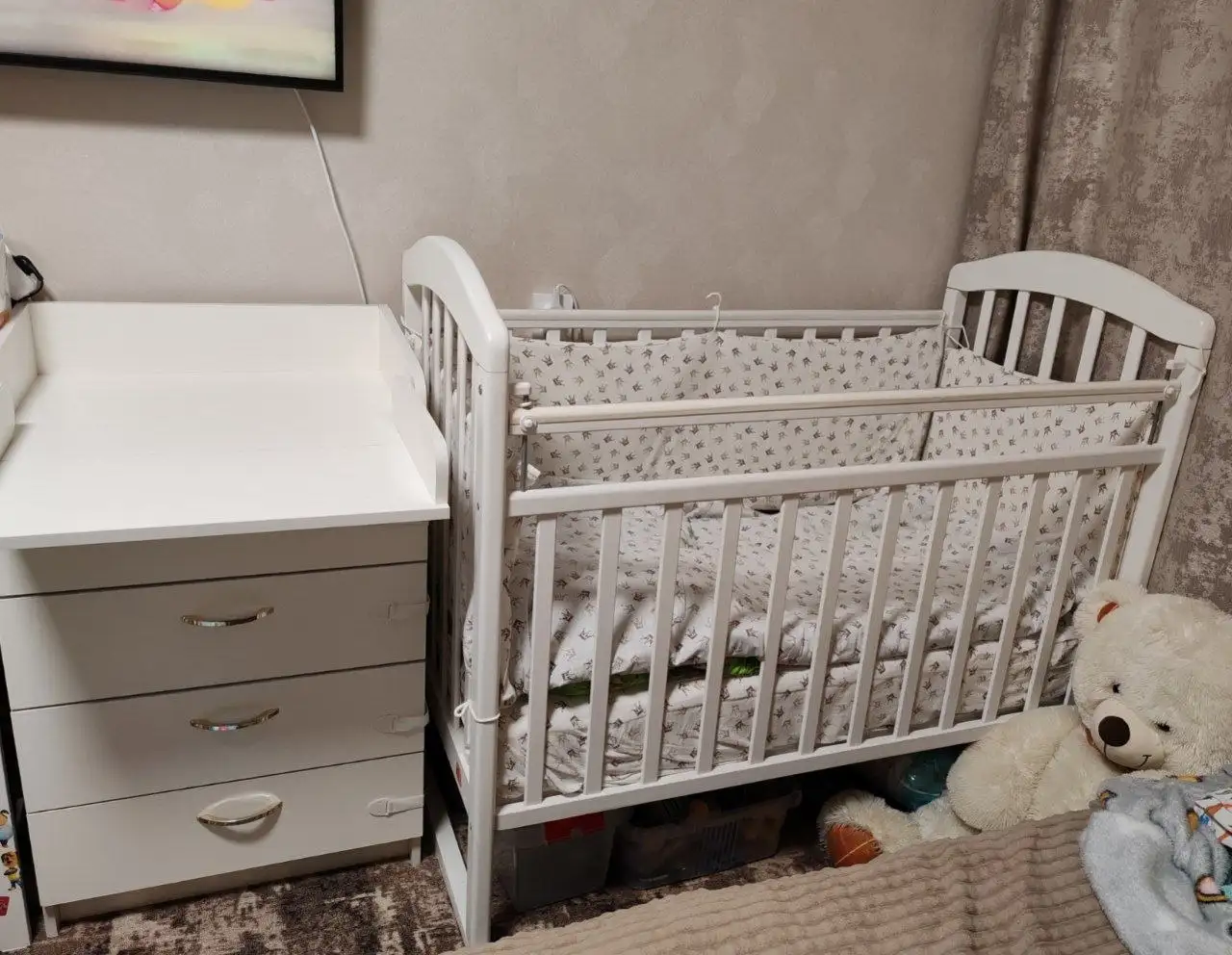 Кроватка и пеленальный комод - Товары для детей в Тюмень