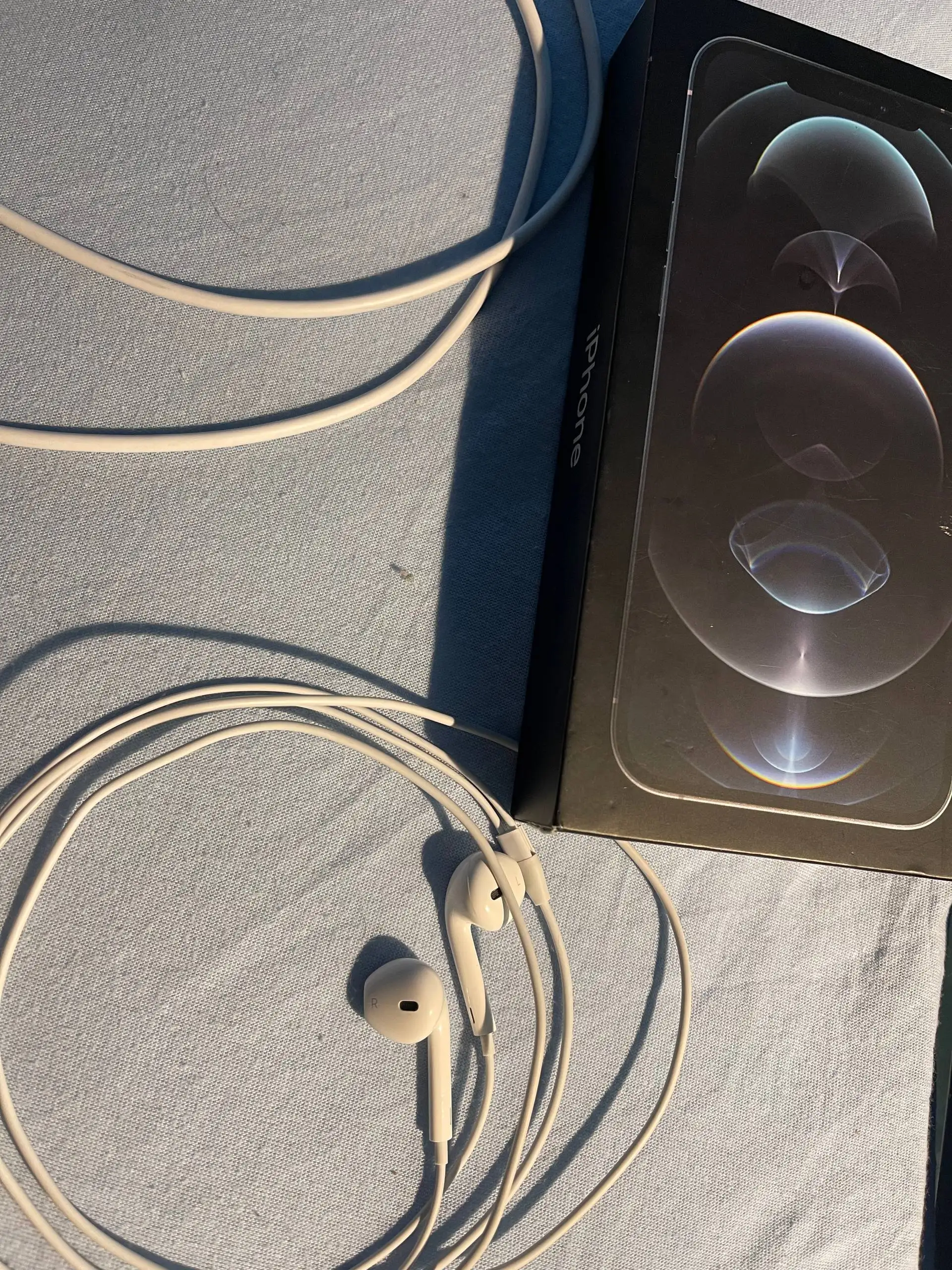 iPhone 12 Pro Max 128 gb серебро в отличном состоянии - Смартфоны (Электроника) в Тюмень