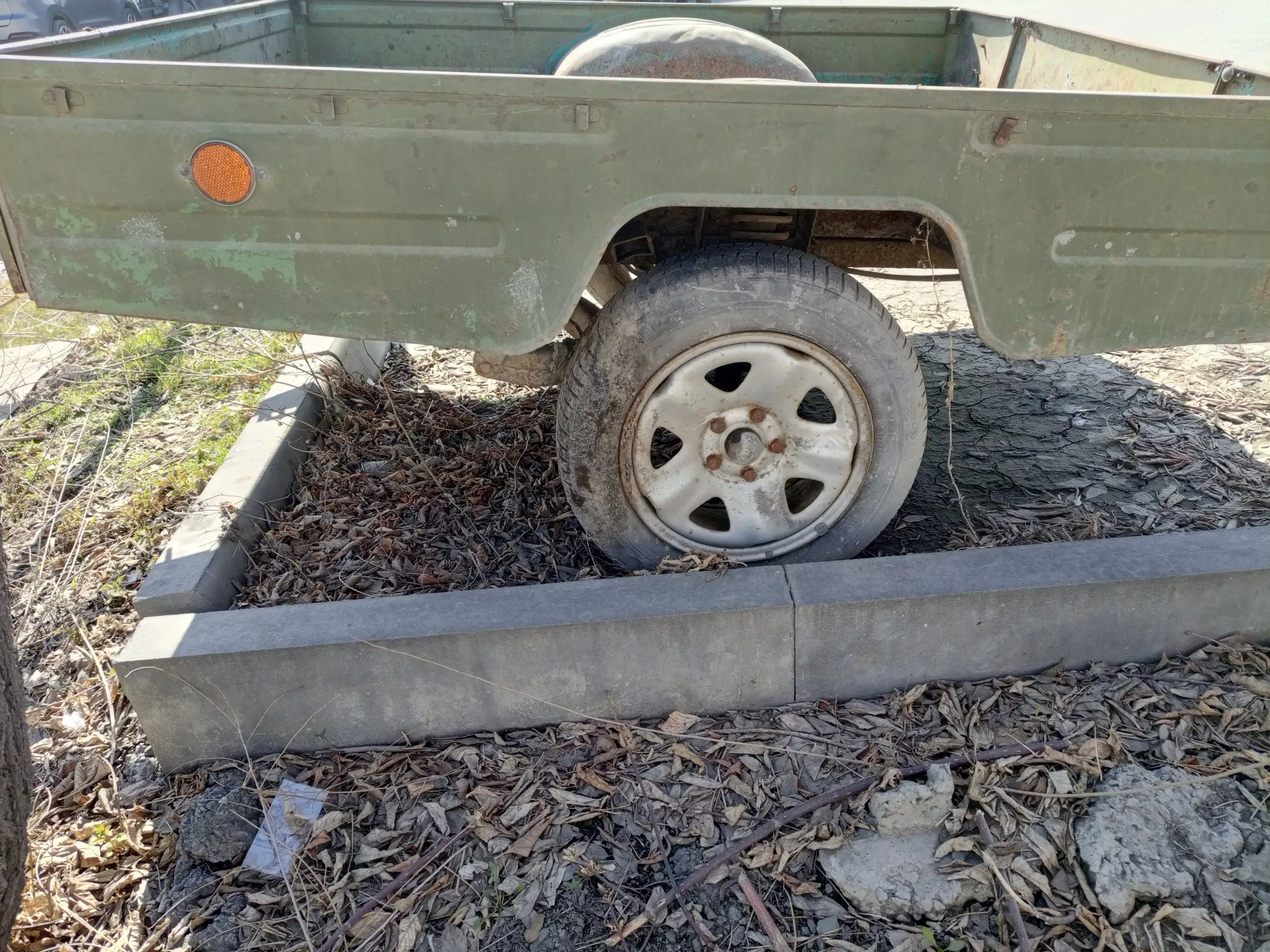 Продам прицеп самосвал с пружинной подвеской - Прицепы (Запчасти) в Тюмень