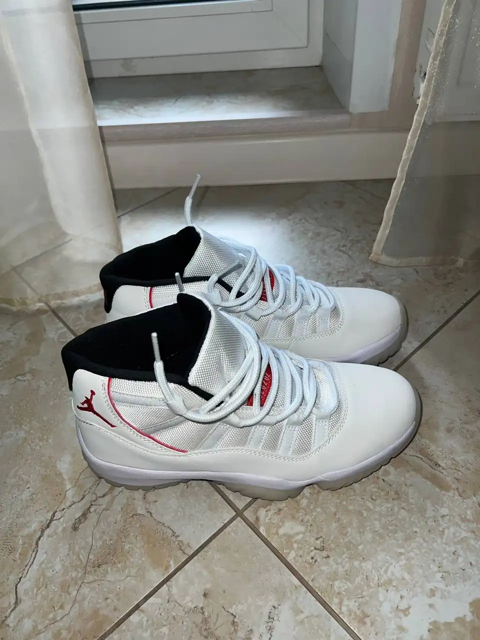 Кроссовки Jordan 11 размер 41-42 - Обувь (Одежда) в Тюмень