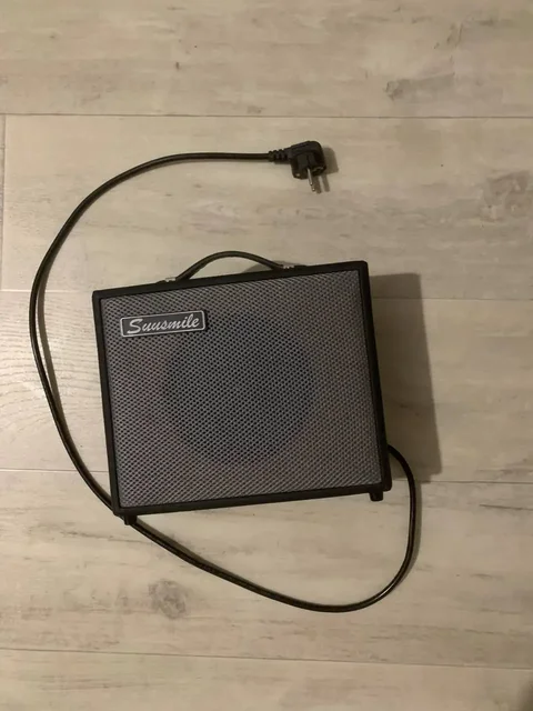 Продам электро гитару - Холодильники в Тюмень