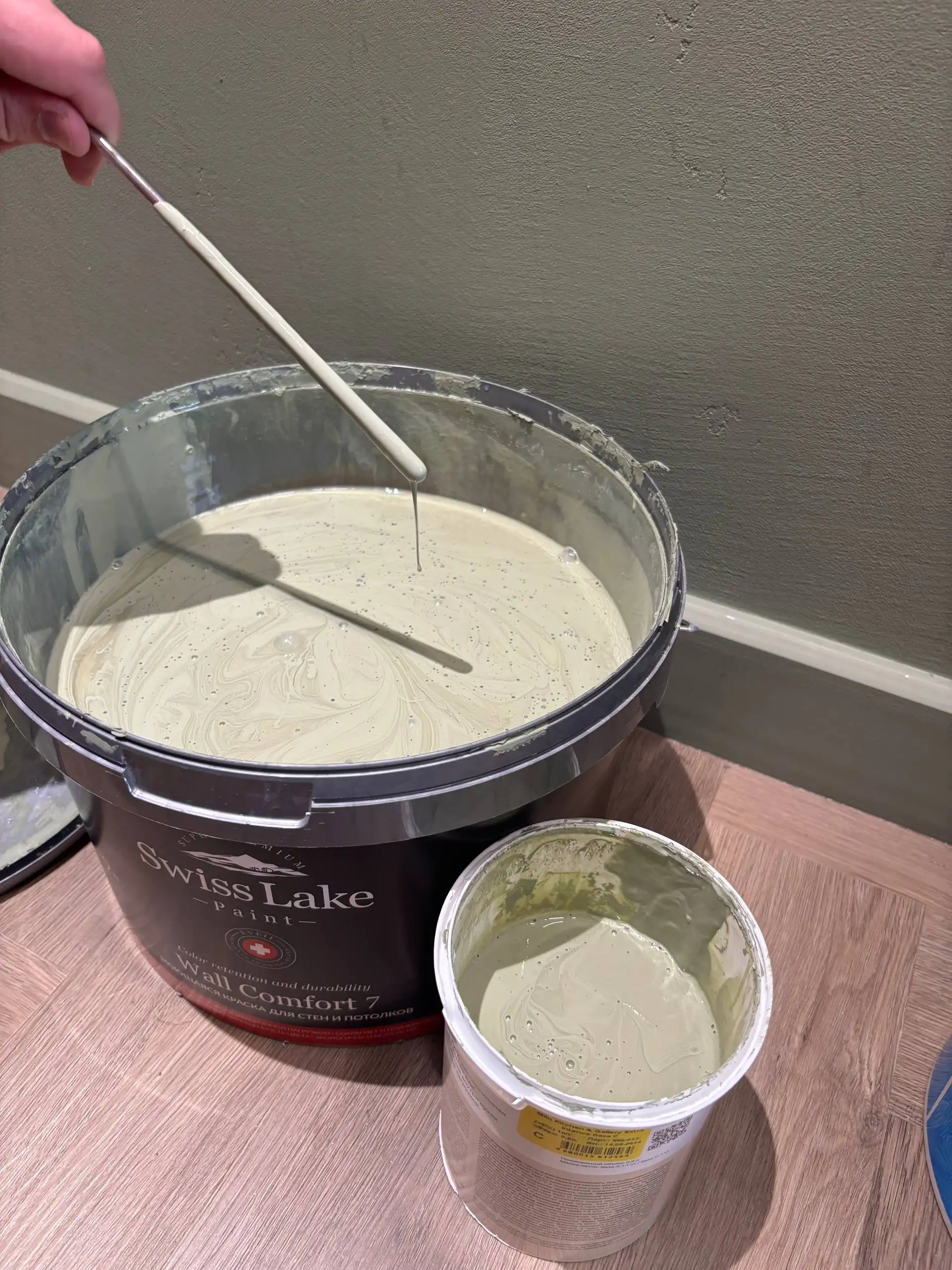 Продажа остатков краски Swiss lake и Milq - Стройматериалы (Для дома и дачи) в Тюмень