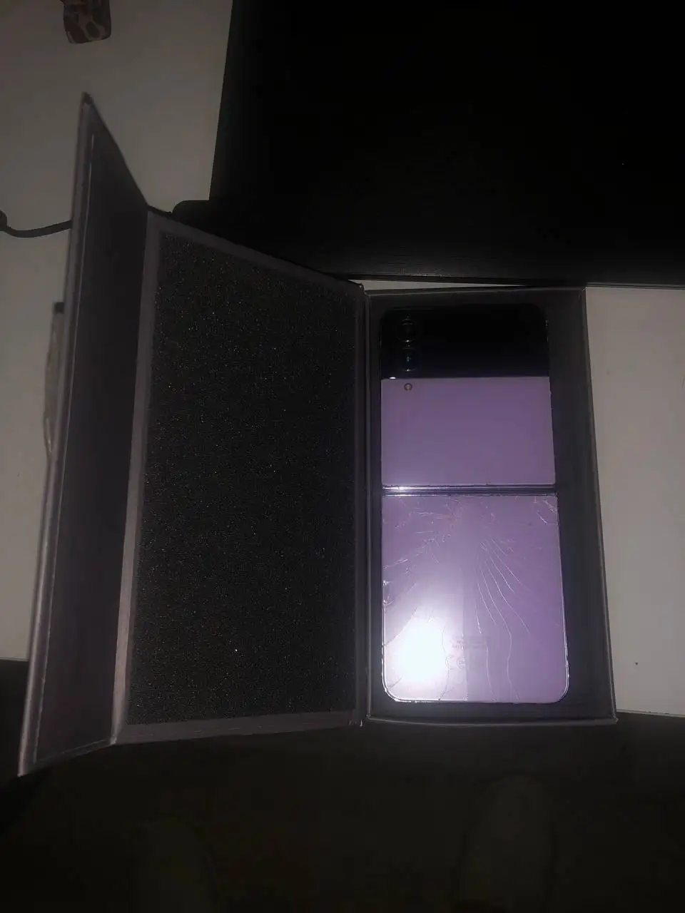 Samsung Galaxy Z Flip 3 с дефектом - Мобильные телефоны (Электроника) в Тюмень