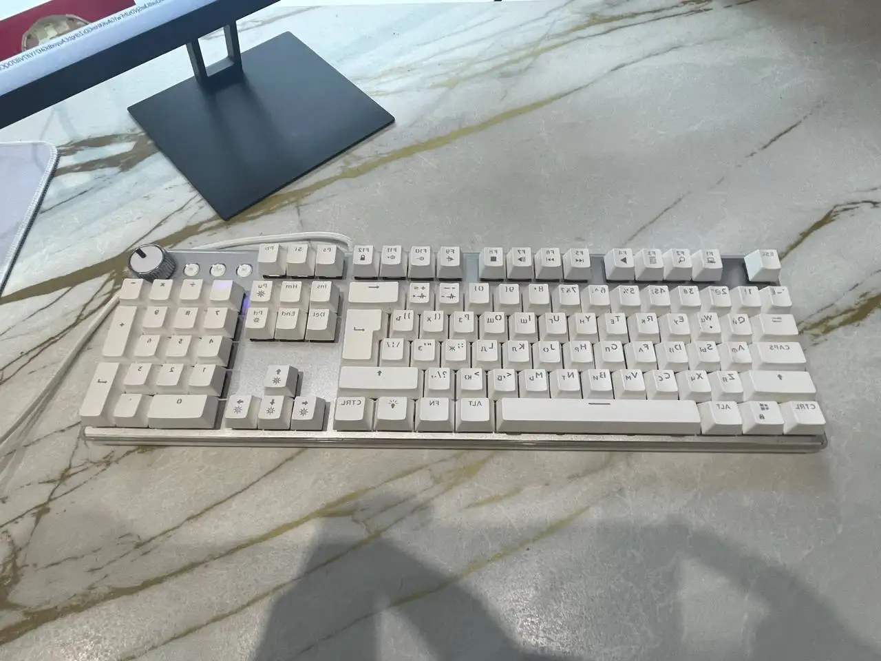 Продам игровой комплект: клавиатура Pantheon T9 Pro + мышь Logitech G102 - Комплектующие (Электроника) в Тюмень
