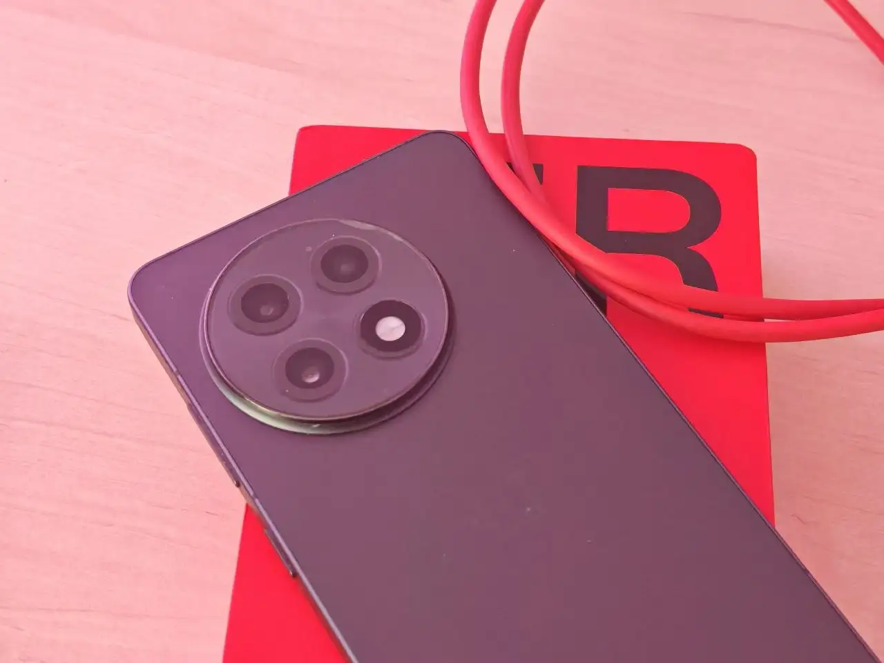 Продам OnePlus 13R 12/256 - Мобильные телефоны (Электроника) в Тюмень