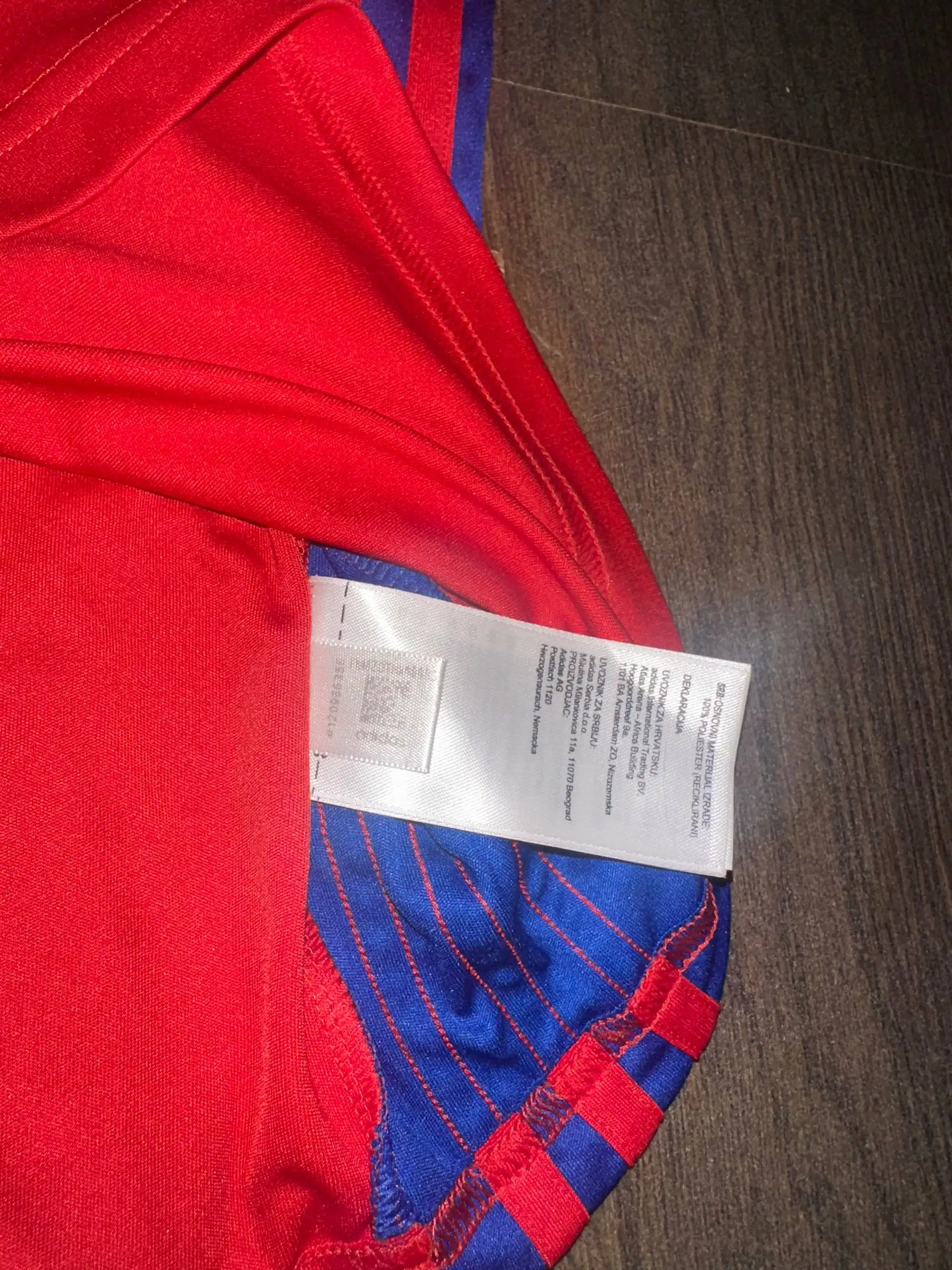 Футболка adidas красная, размер 40-42 - Футболки (Одежда) в Тюмень