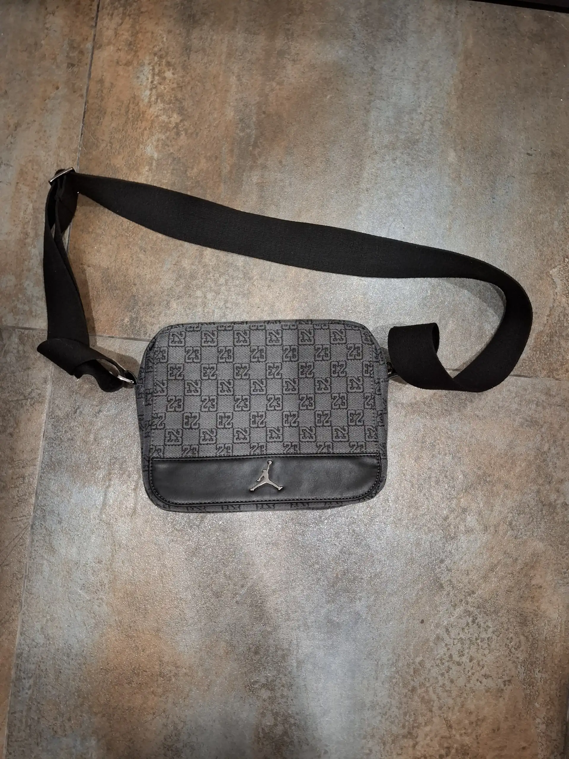Сумка через плечо Jordan monogram оригинал - Сумки (Барахолка) в Тюмень