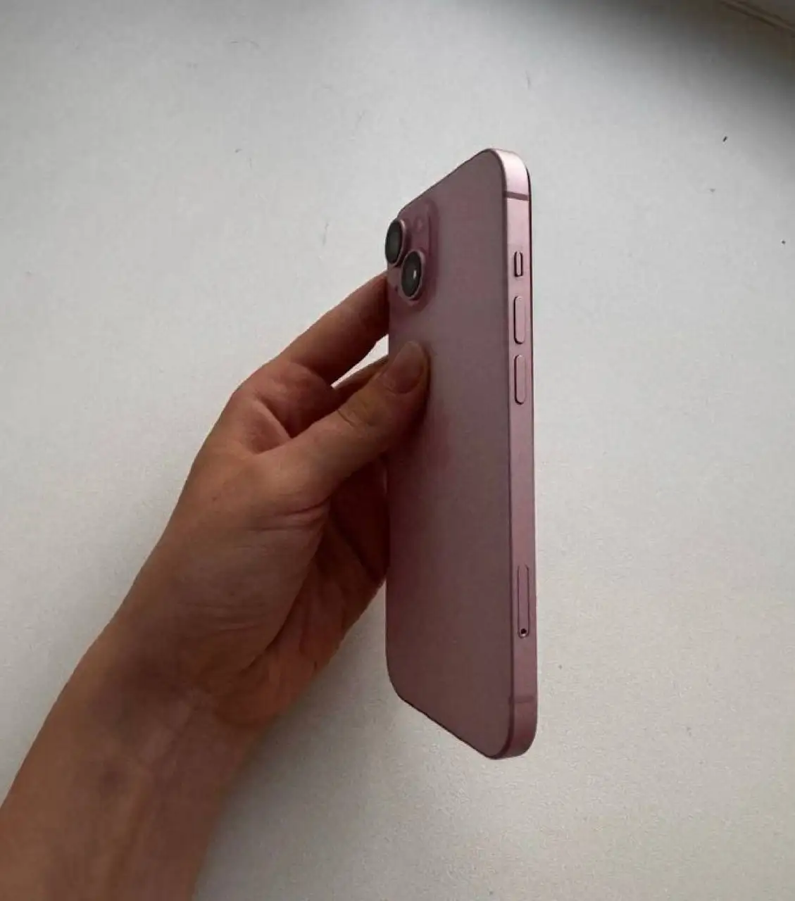 iPhone 15 128 ГБ розовый в отличном состоянии - Смартфоны (Электроника) в Тюмень