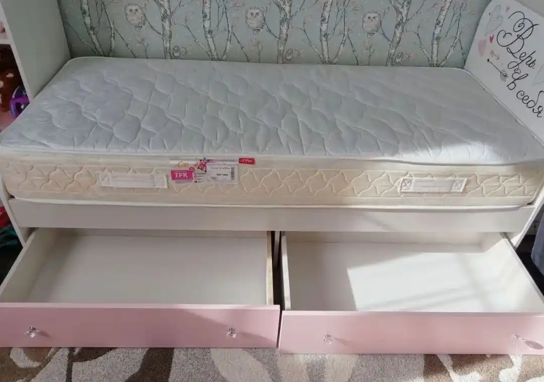 Продам кровать с матрасом