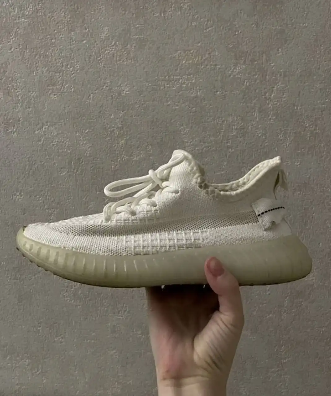 Женские кроссовки 35 размер