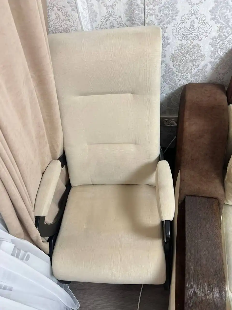 Продам диван и 2 кресла