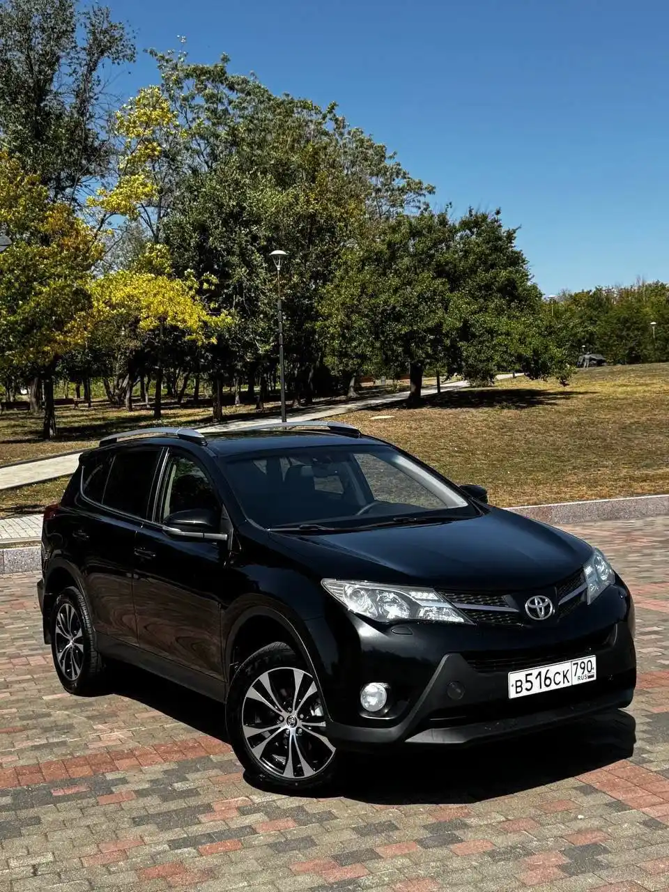 Продажа Toyota RAV4 2015 года